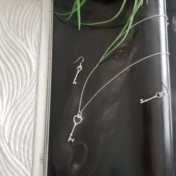 💎STERLING SILVER NECKLACE AND EARRINGS - Picture 6 of 6